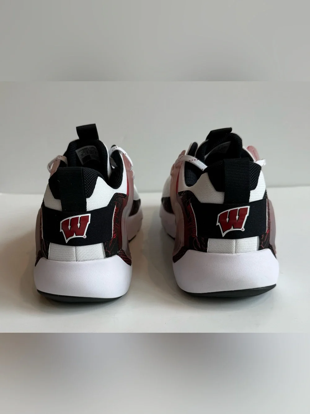 Wisconsin Badgers Under Armour Men’s 14 Team HOVR Apex 3 Shoes White Red Black